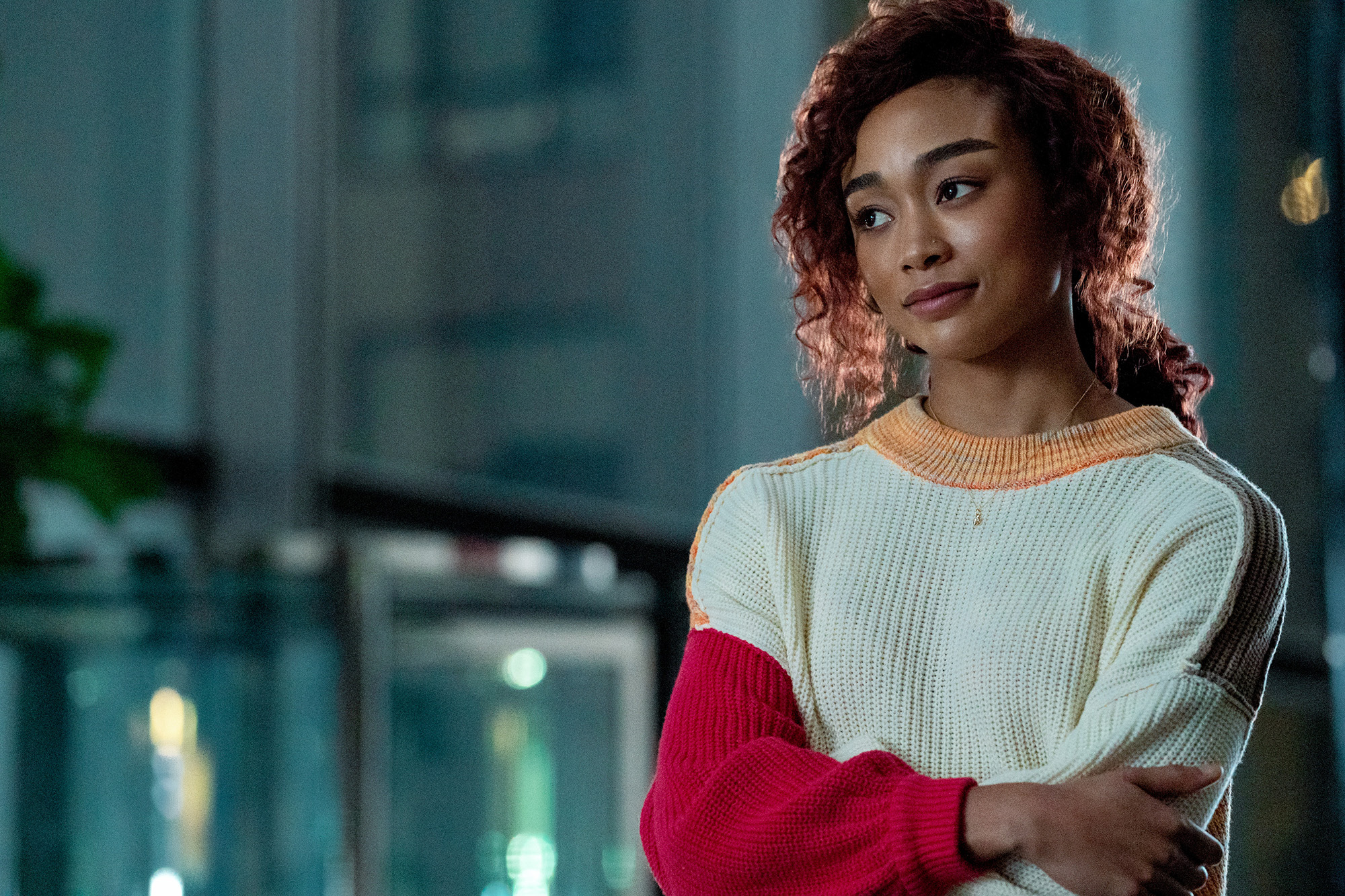 Kaleidoscope. Tati Gabrielle as Hannah Kim in episode “White” of Kaleidoscope. Cr. Clifton Prescod/Netflix © 2022 Black Diamond